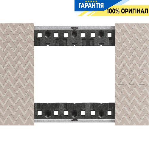 Декоративна рамка Bticino Living Now (3 модулі), колір оптик KA4803MM