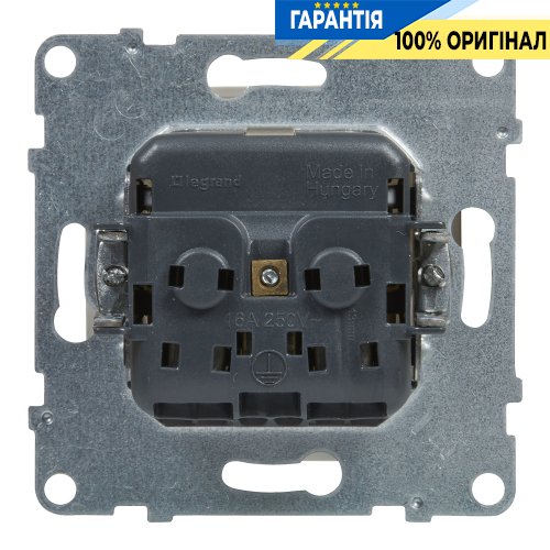 Розетка із з/к та шторками (пруж.клеми) 16А/250V Legrand Suno 721120 білий
